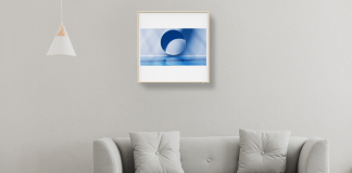 LG’s new ARTCOOL™ Gallery air conditioner installed on the wall above the sofa.